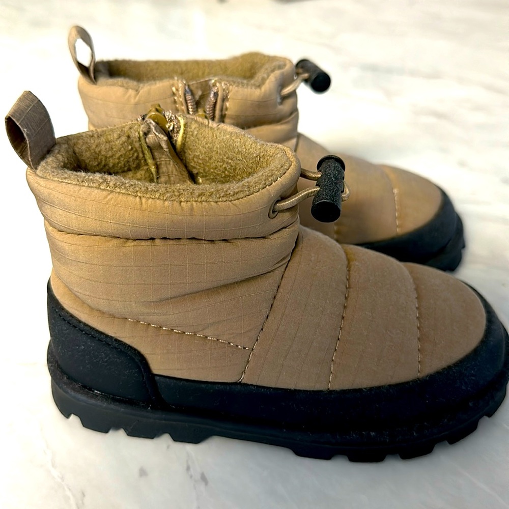 WATER REPELLENT QUILTED BOOTS